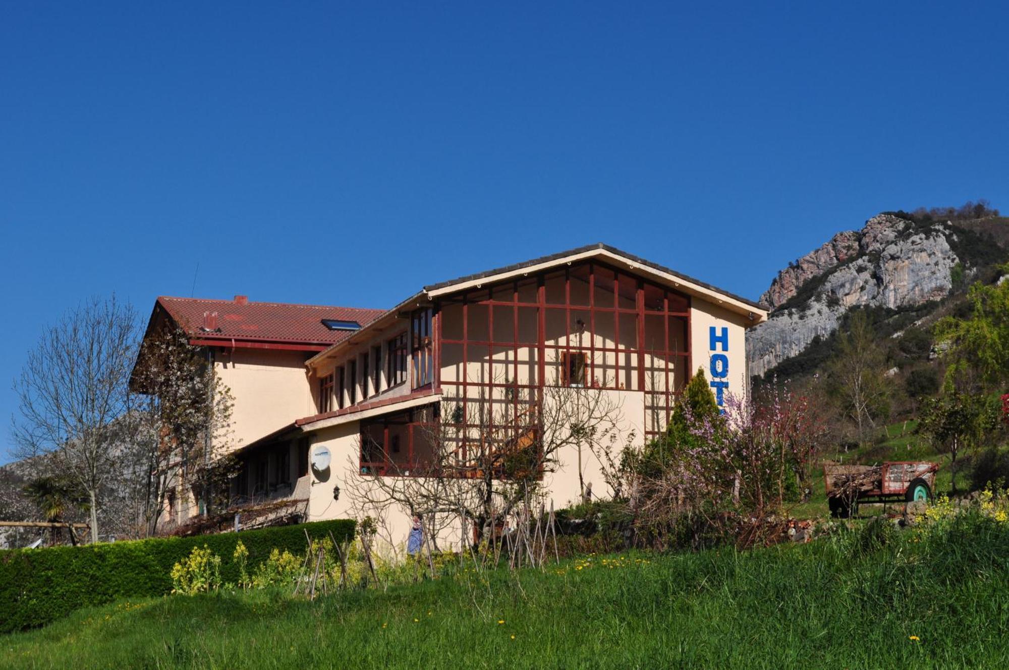 Hotel Torrecerredo Arenas De Cabrales Exterior photo